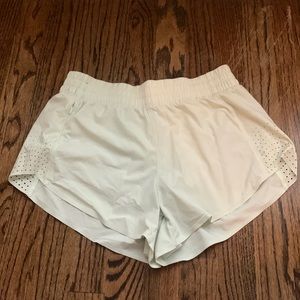 Athleta Hustle 3” short size XS